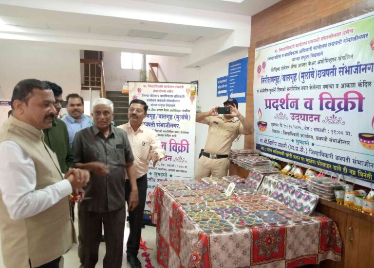Read more about the article दिवाळीनिमित्त दिवे रंगकाम व प्रदर्शन विक्री उपक्रम